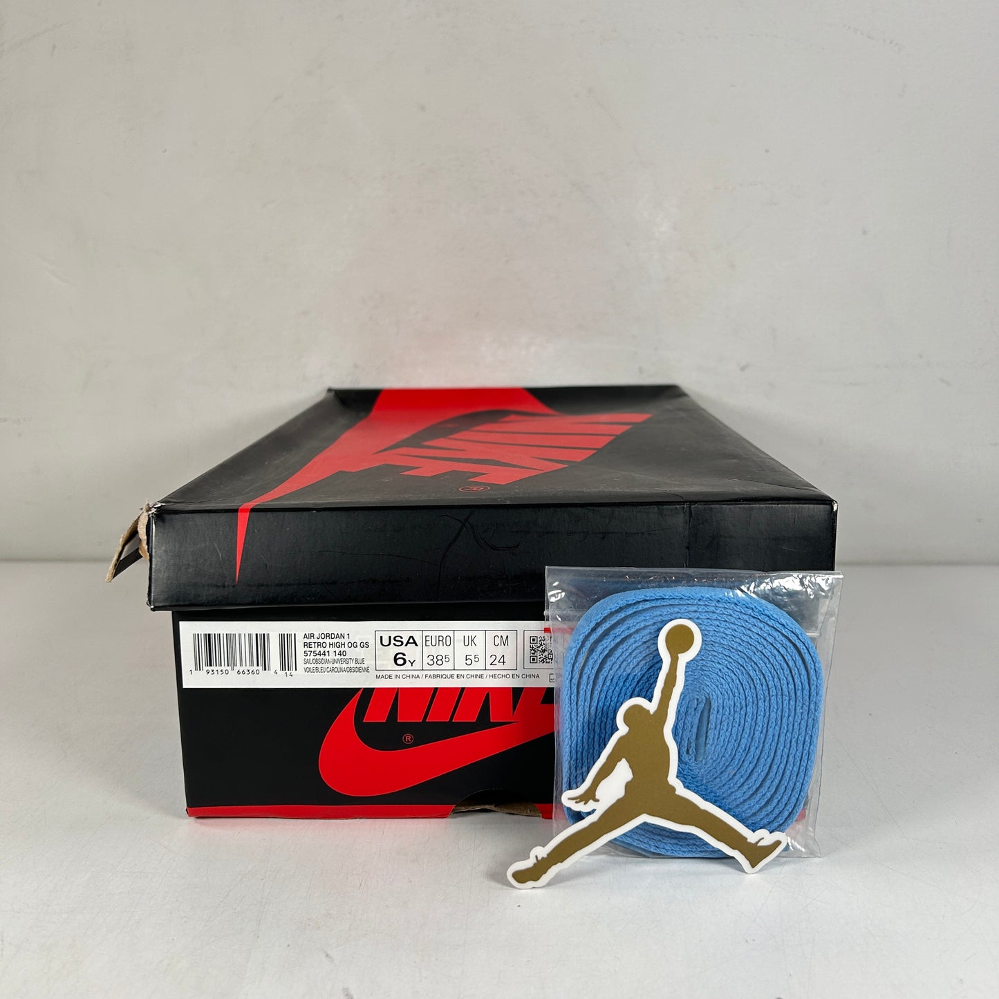 575441 140 Jordan 1 Retro High Obsidian (GS) [USED] - 6 Y (Used)