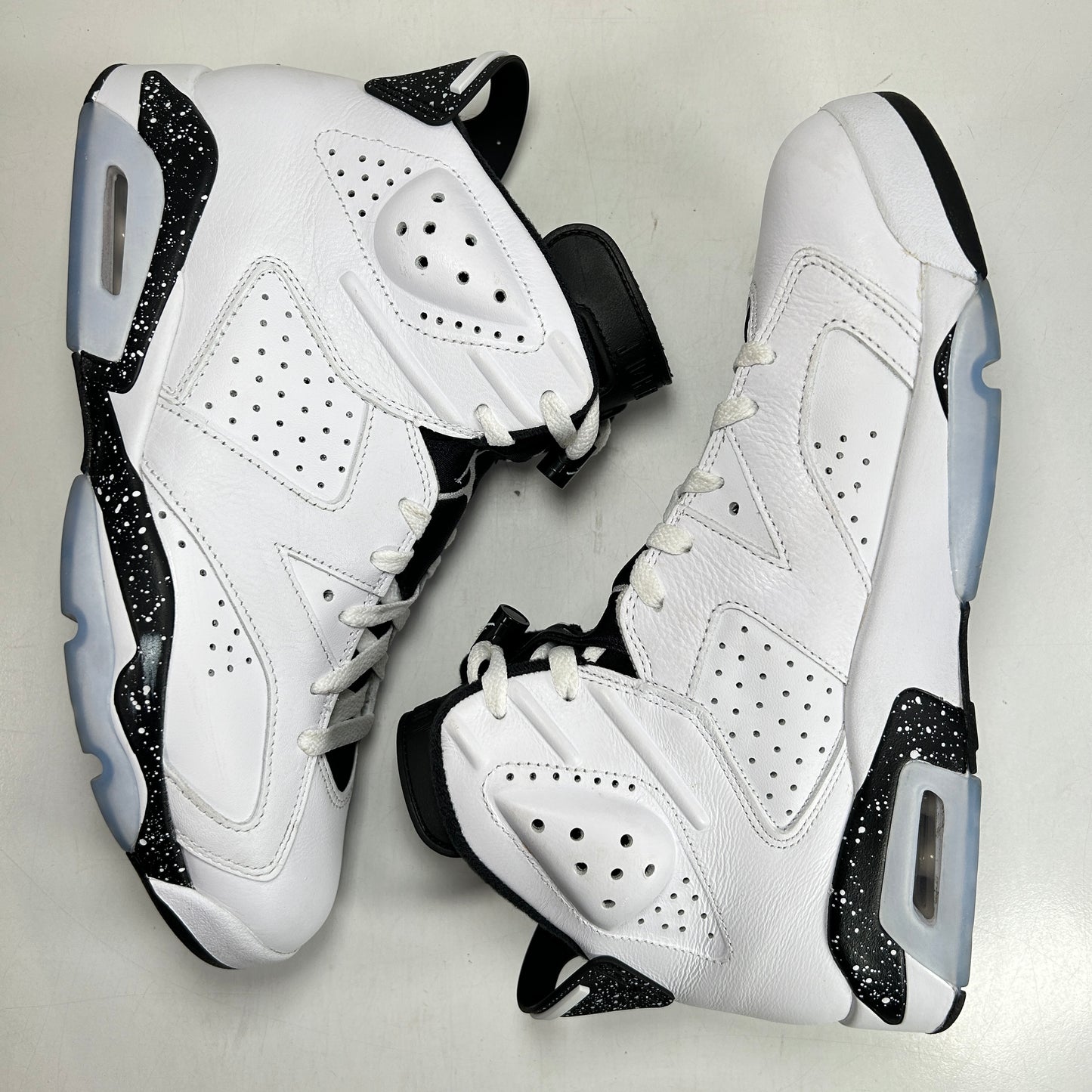 CT8529 112 Jordan 6 Retro Reverse Oreo [USED] - 11 M (Used)