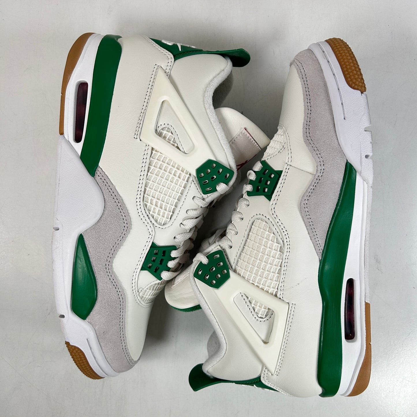 DR5415 103 Jordan 4 Retro SB Pine Green [USED] - 8 M (VNDS) (Scratch On Inner Left Foot)