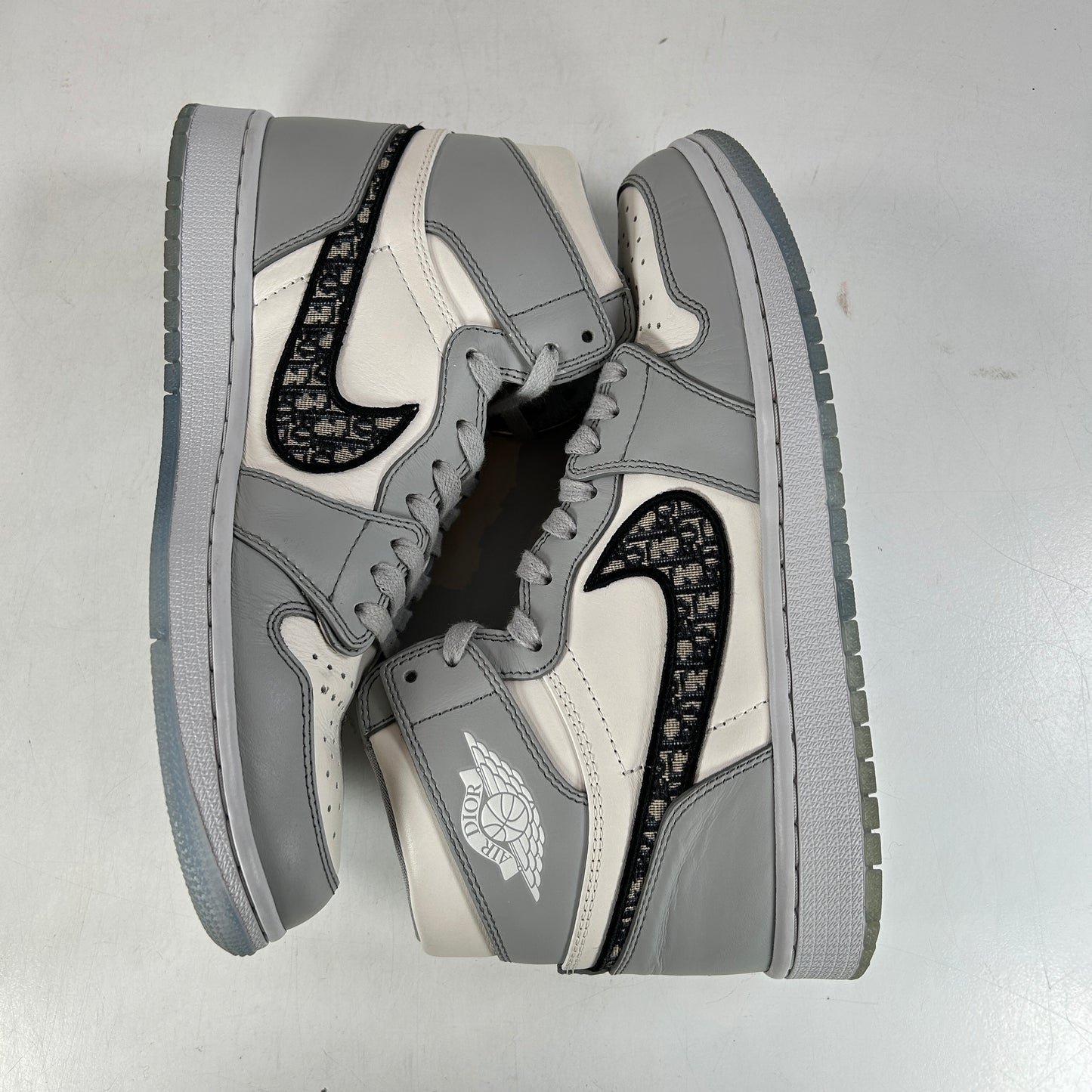 CN8607 002 Jordan 1 Retro High Dior [USED] - 8.5 M (Used)