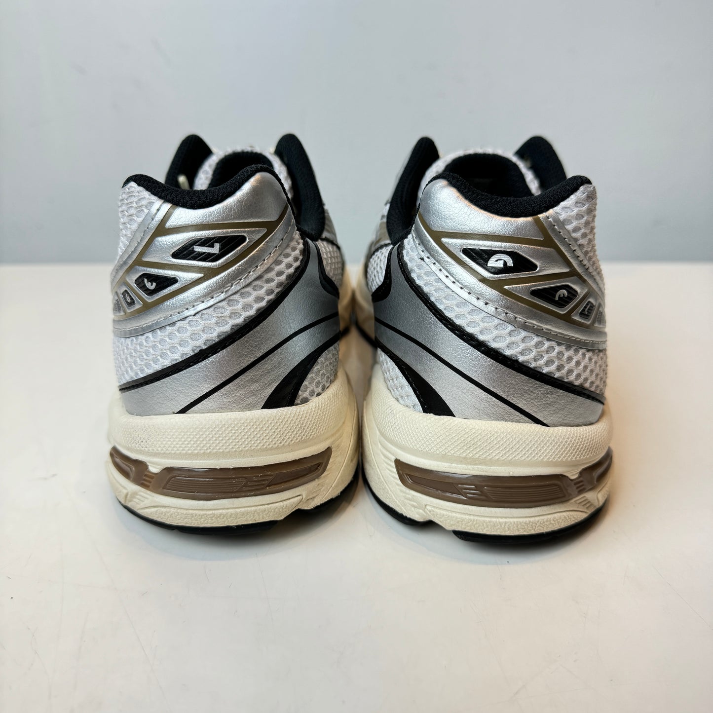 1201A256 113 ASICS Gel-1130 White Clay Canyon [USED] - 9.5 M (Used) (No Box)