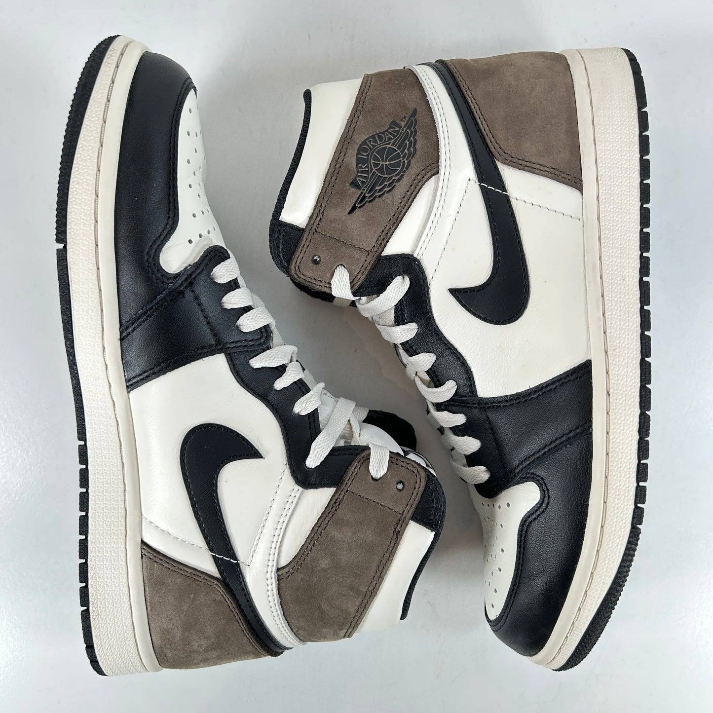 555088 105 Jordan 1 Mocha [USED] - 9.5 M (Used3)