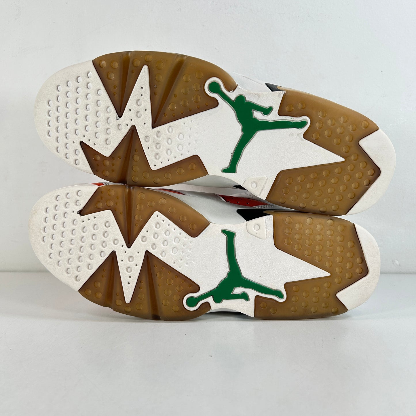 384664 145 Jordan 6 Retro Gatorade Like Mike White [USED] - 10.5 M (Used)