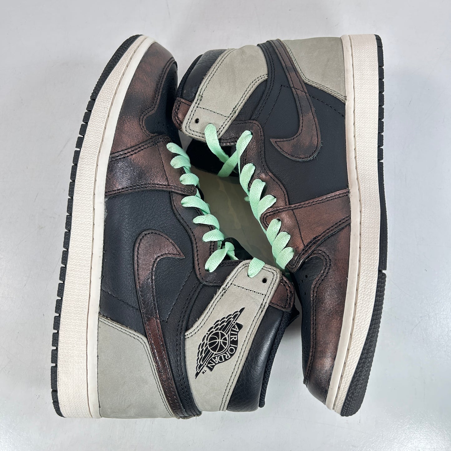 555088 033 Jordan 1 Retro High Light Army Rust Shadow Patina [USED] - 9.5 M (Used)