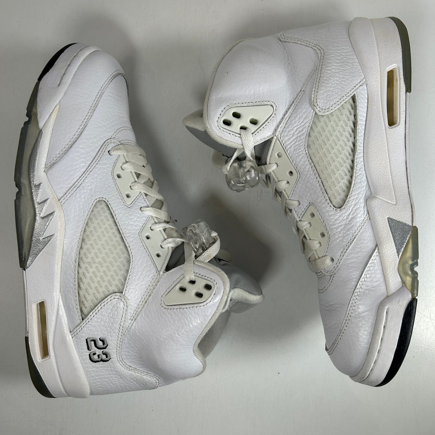 136027 130 Jordan 5 Retro Metallic White (2015) [USED] - 10 M (Used)