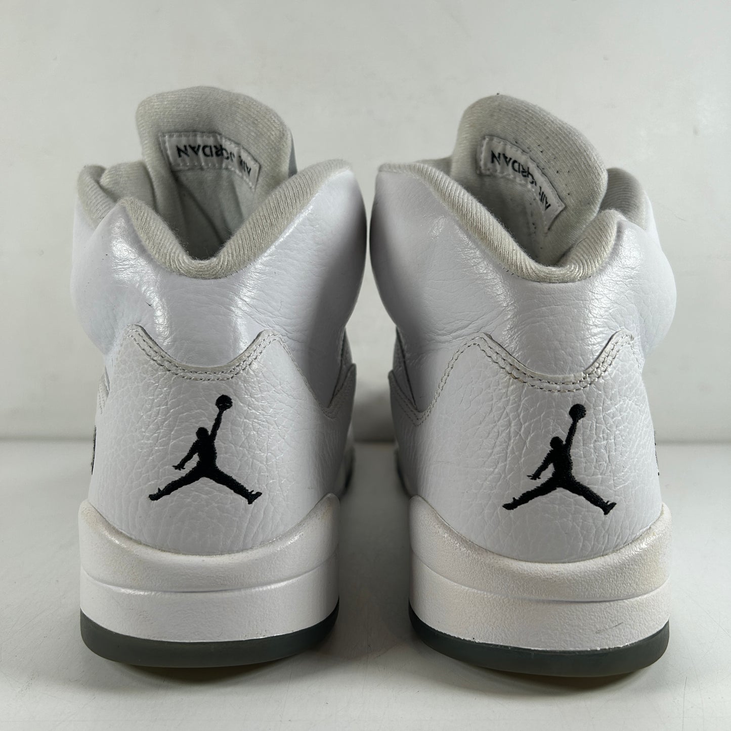 136027 130 Jordan 5 Retro Metallic White (2015) [USED] - 10 M (Used)