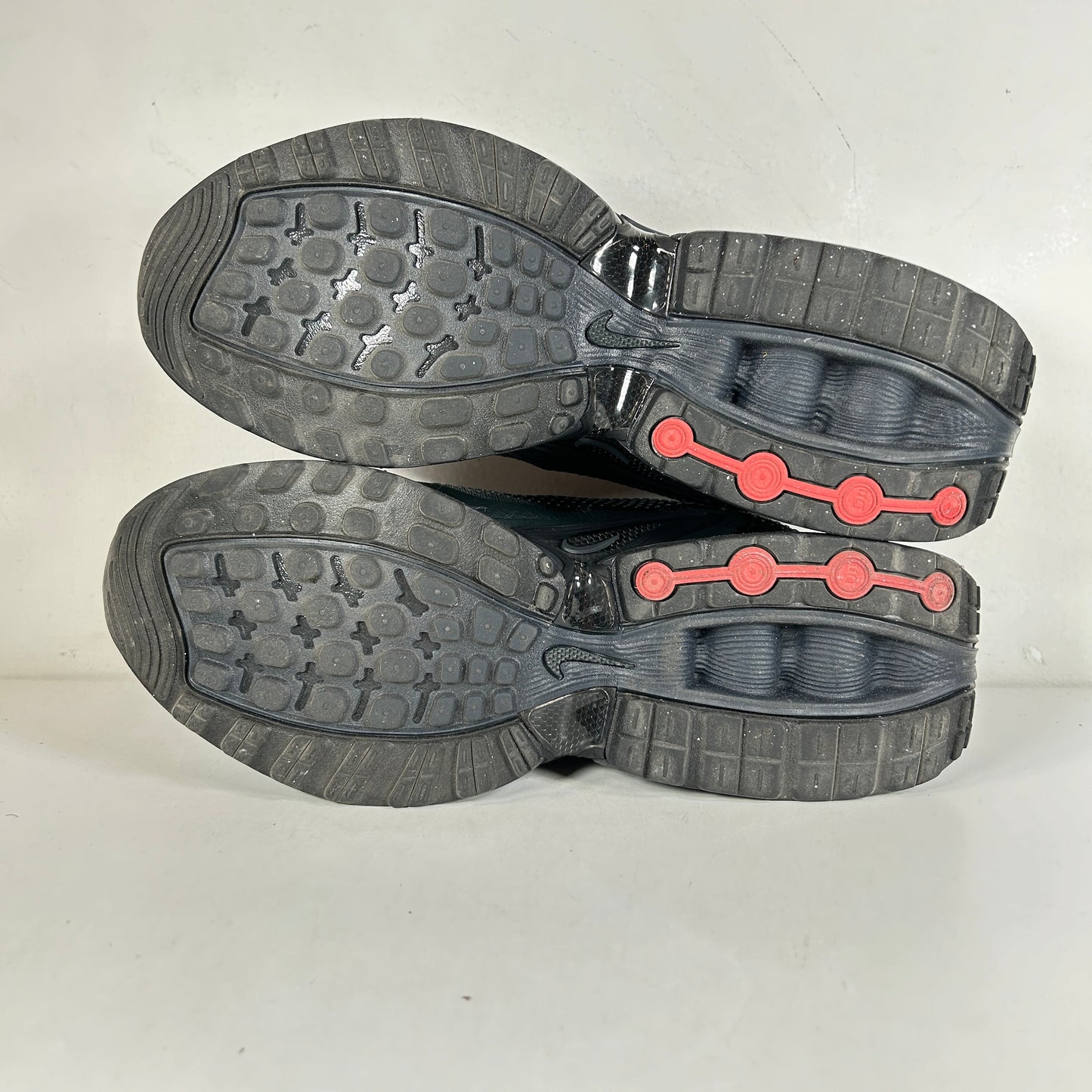 DV3337 002 Nike Air Max Dn Black Dark Smoke Grey [USED] - 9.5 M (Used)