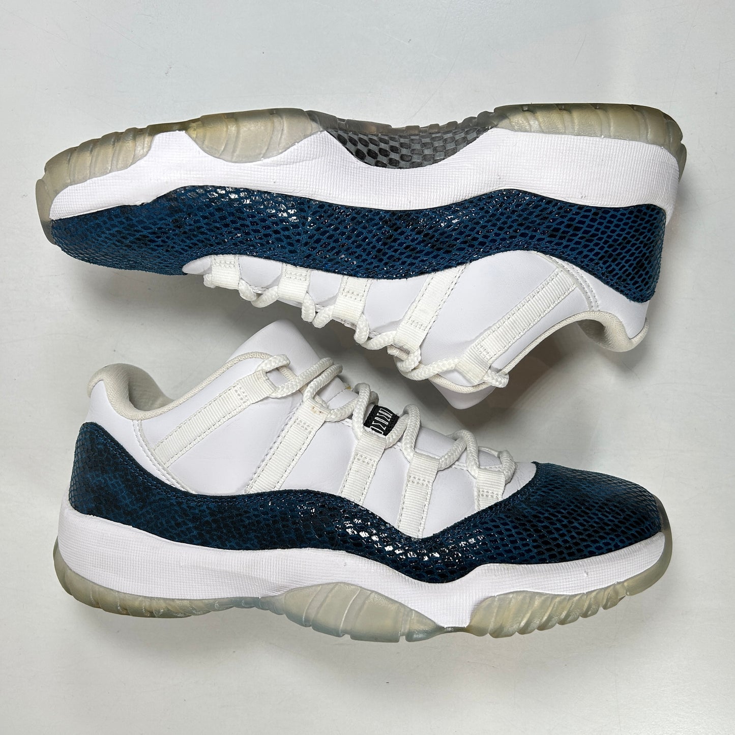 CD6846 102 Jordan 11 Retro Low Snake Navy (2019) [USED] - 8.5 M (Used)