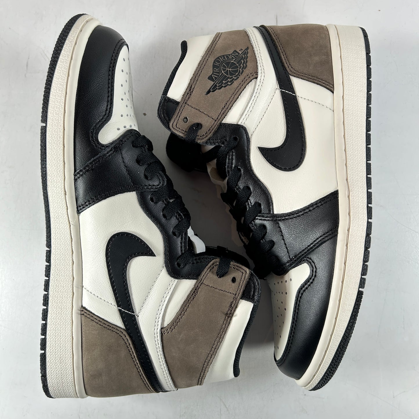 555088 105 Jordan 1 Mocha [USED] - 9 M (VNDS)