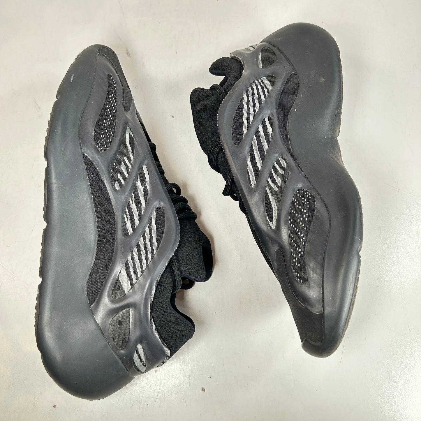 H67799 adidas Yeezy 700 V3 Alvah [USED] - 13 M (Used)