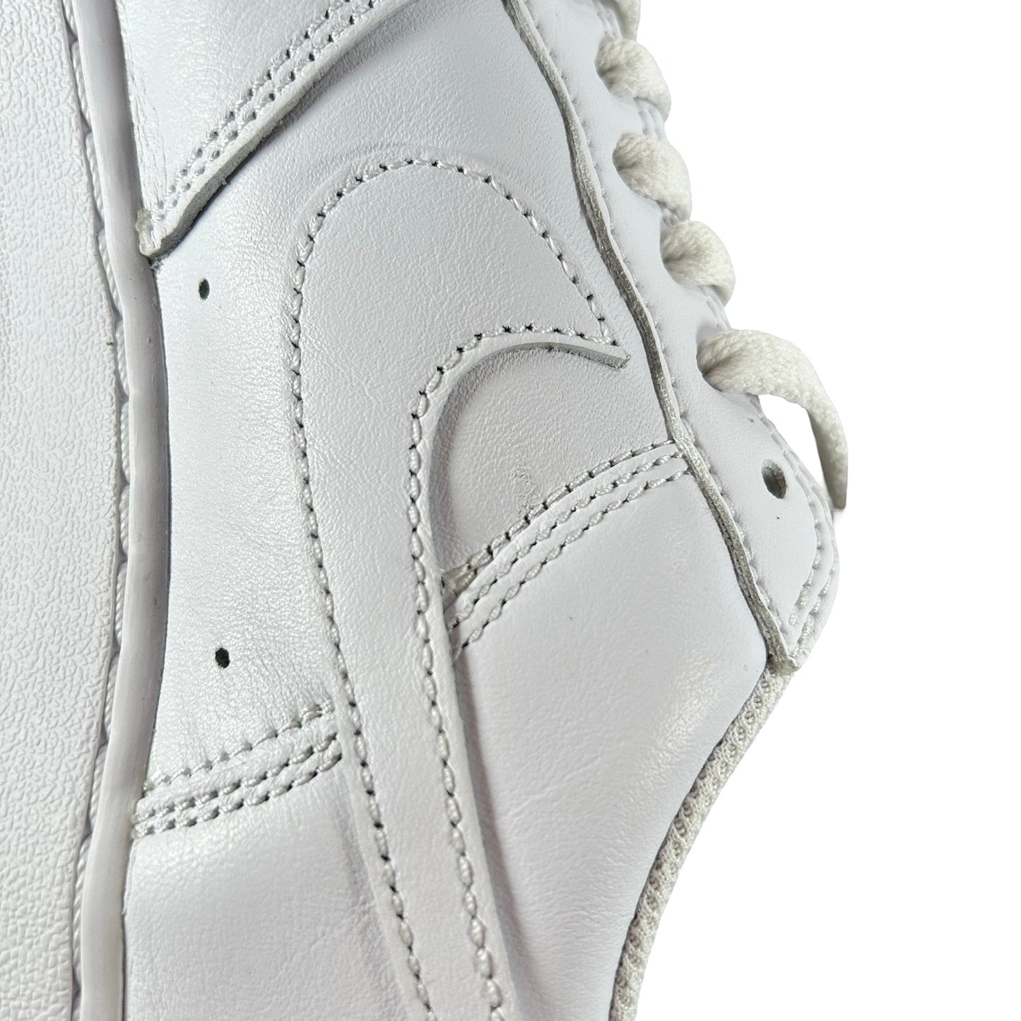 DJ3911 100 Nike Air Force 1 '07 Low Color of the Month Triple White [CONDITIONAL] - 8 M (Scratch Inner Right Panel)