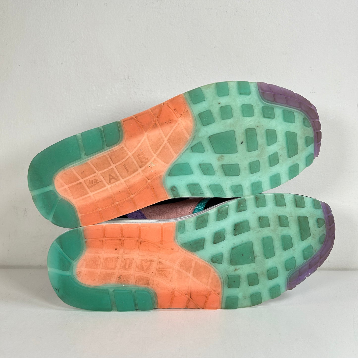 BQ8929 500 Nike Air Max 1 Have a Nike Day [USED] - 8.5 M (Used)