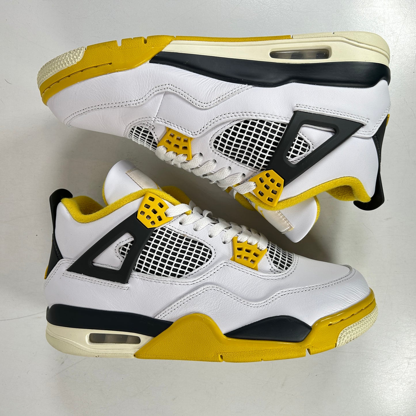 AQ9129 101 Jordan 4 Retro Vivid Sulfur (Women's) [USED] - 10 W (VNDS)