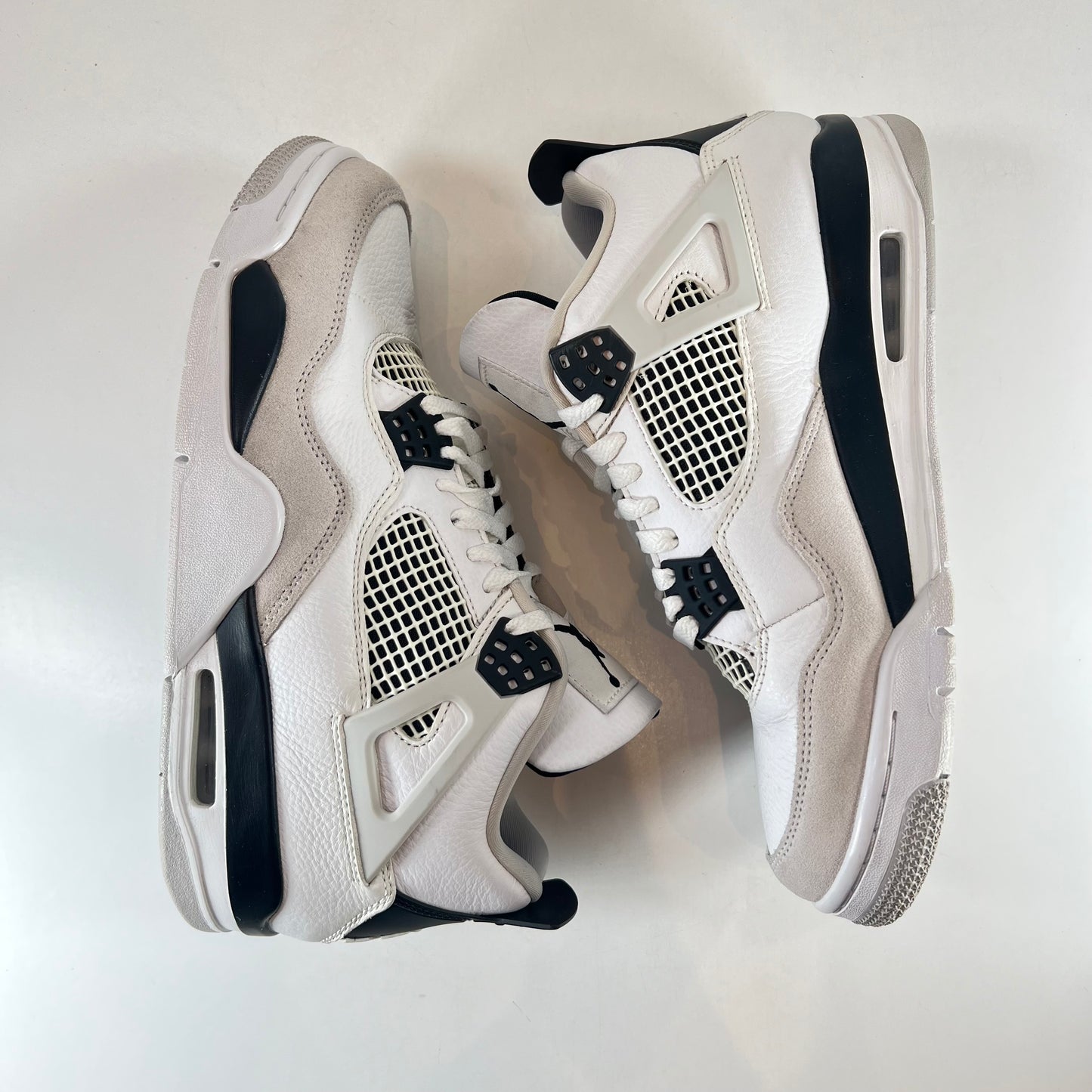 DH6927 111 Jordan 4 Retro Militar Negro