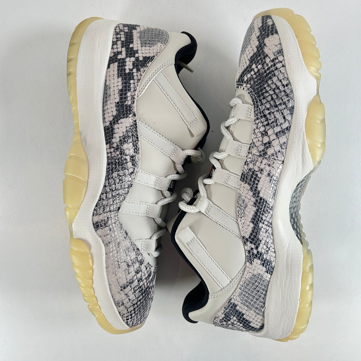 CD6846 002 Jordan 11 Retro Low Snake Light Bone [USED] - 10.5 M (Used)
