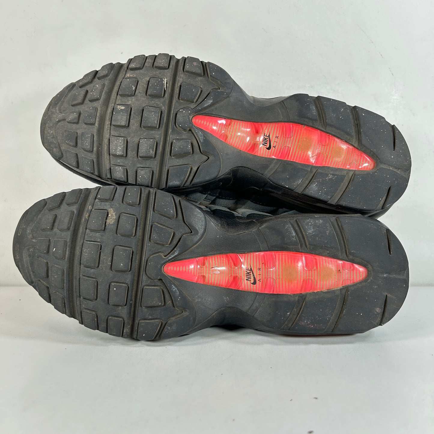 609048 106 Nike Air Max 95 Solar Red (2018) [USED] - 10.5 M (Used)