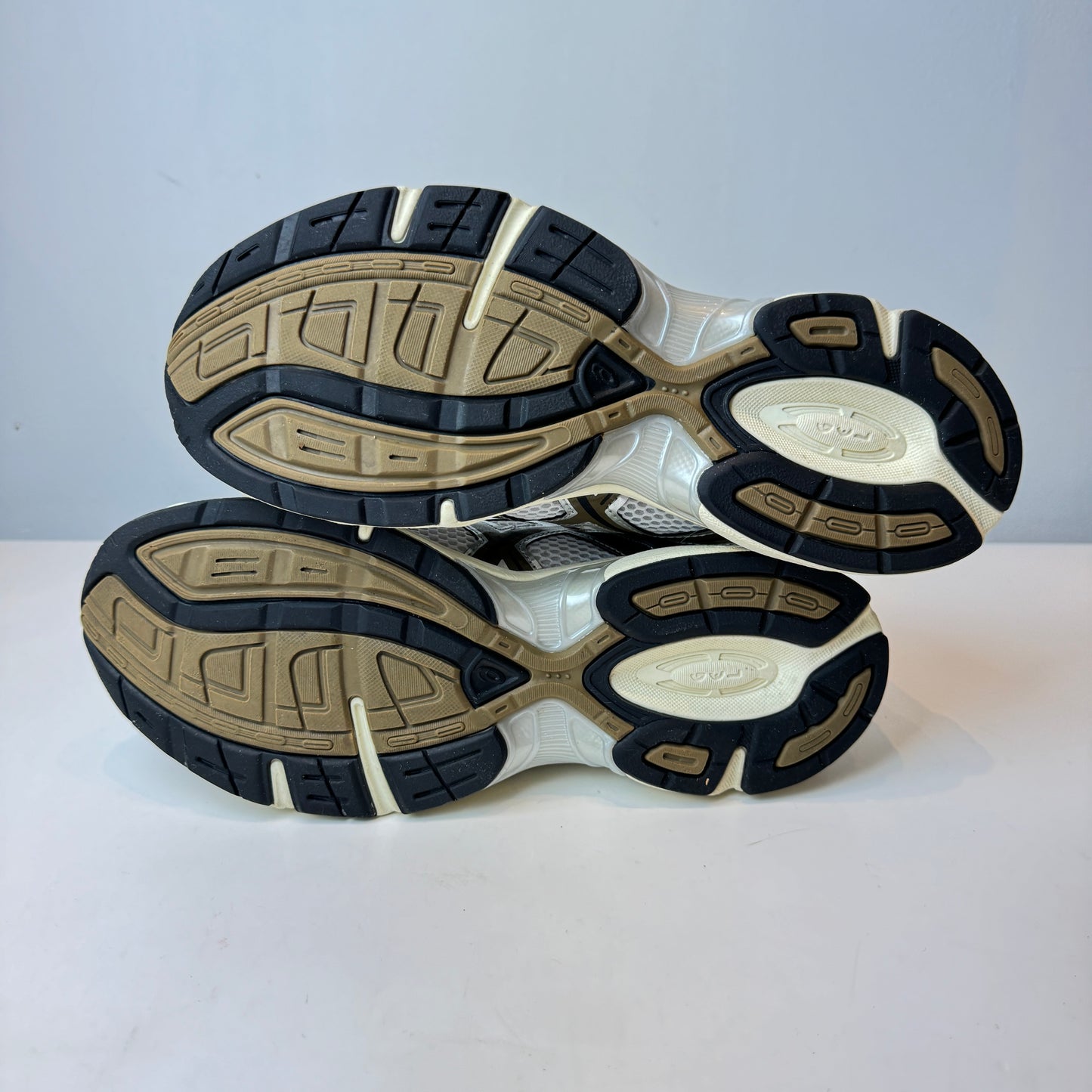 1201A256 113 ASICS Gel-1130 White Clay Canyon [USED] - 11 M (Used)