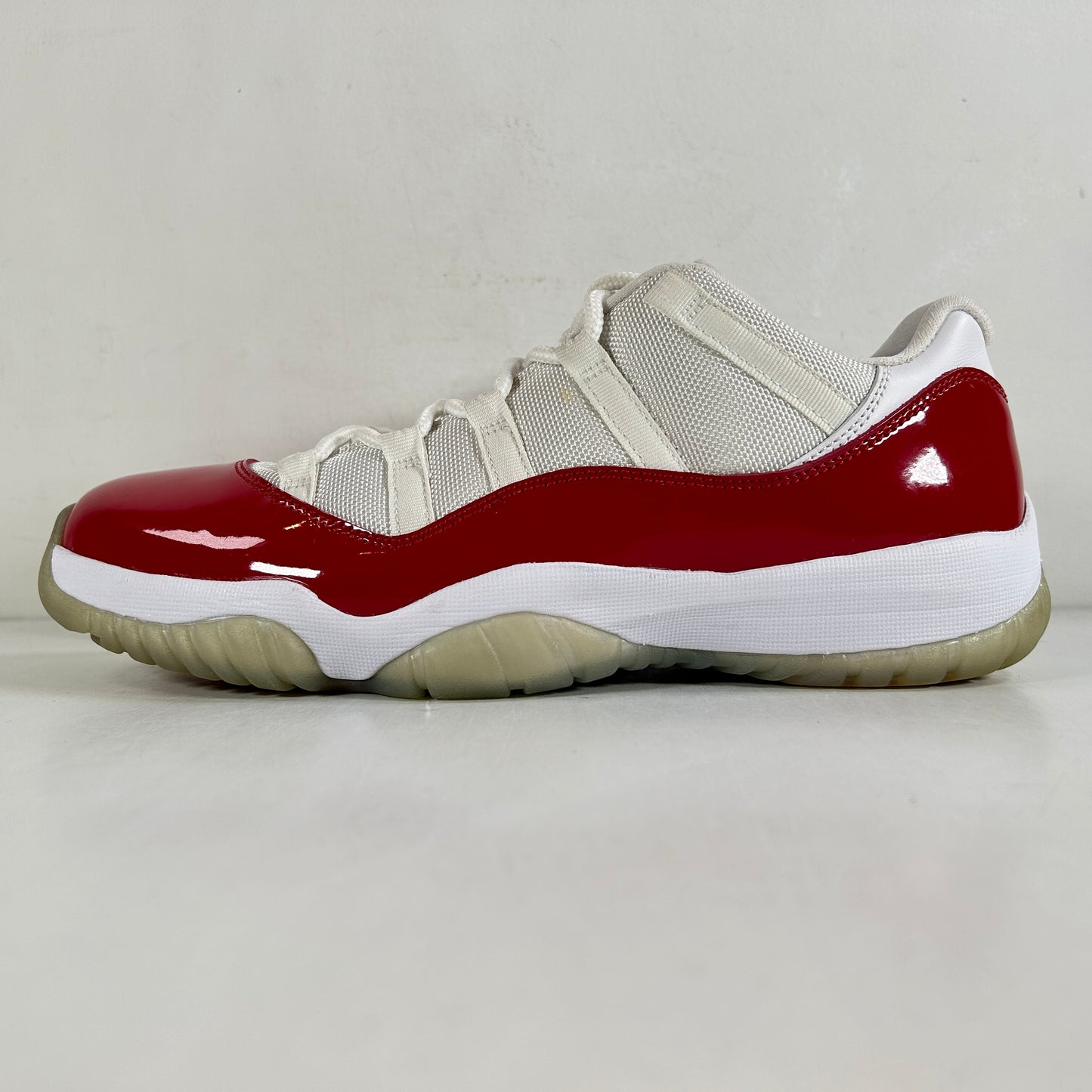 528895 102 Jordan 11 Retro Low Cherry (2016) [USED] - 10.5 M (VNDS) (Replace Box)