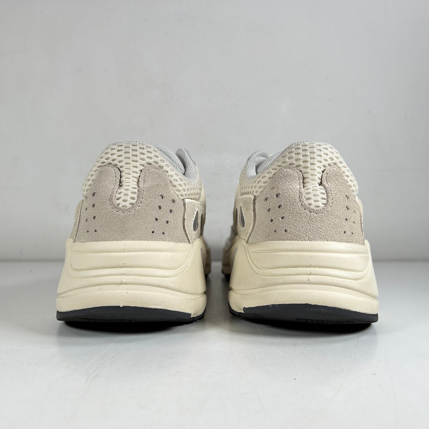 EG7596 adidas Yeezy Boost 700 Analog [USED] - 9 M (Used)