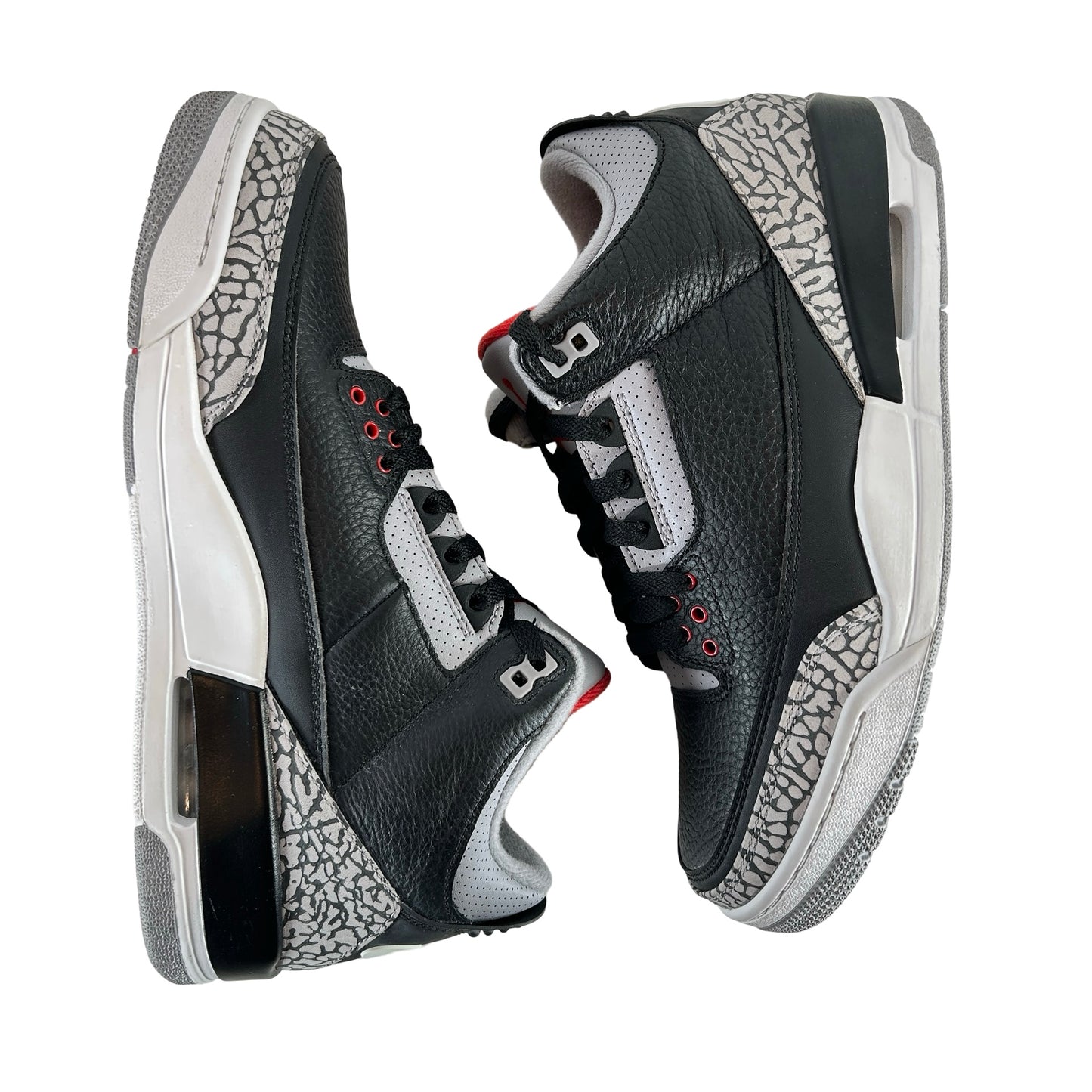 854262 001 Jordan 3 Black Cement 2018 [CONDITIONAL] - 9.5 M (Glittering)