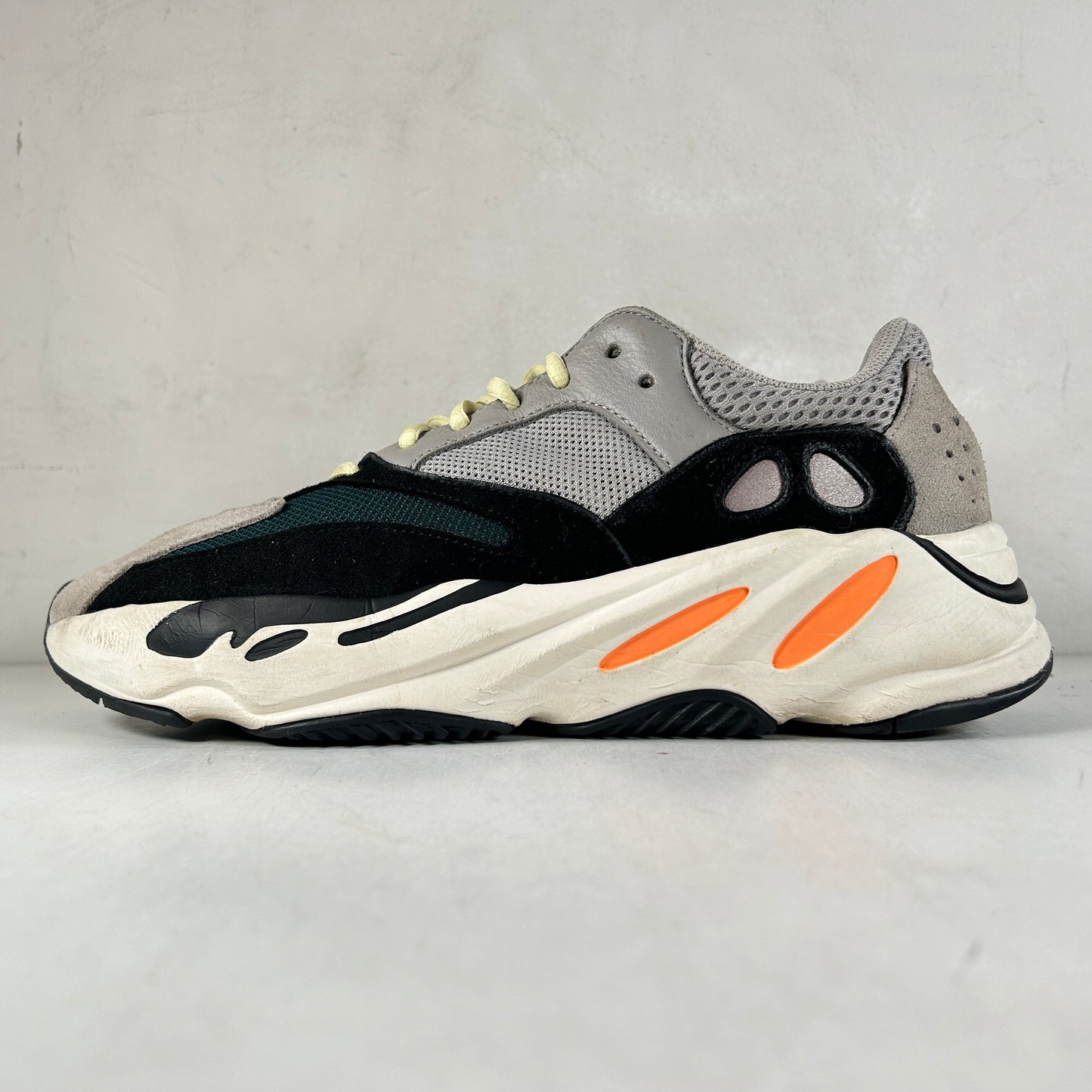 B75571 Yeezy 700 Wave Runner [USED] - 9.5 M (Used) (Replace Box)))