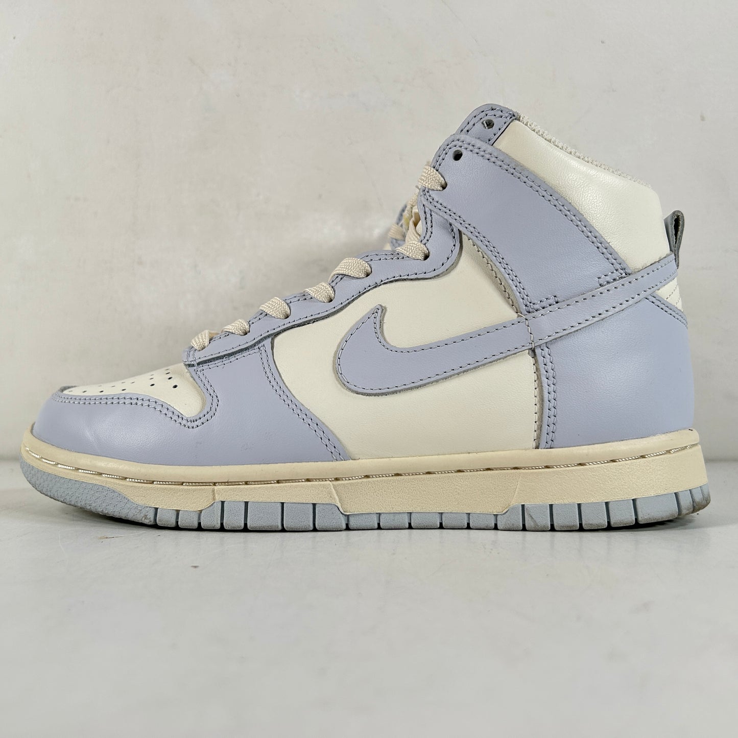 DD1869 102 Nike Dunk High Sail Football Grey (Women's) [USED] - 6.5 W (Used)