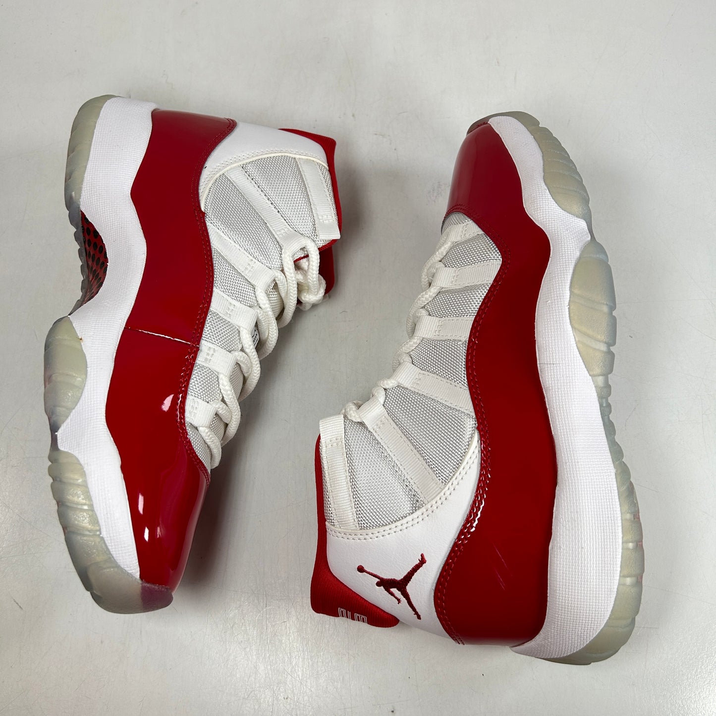 CT8012 116 Jordan 11 Retro Cherry (2022) [CONDITIONAL] - 8.5 M (No Box) (Yellowing Soles)