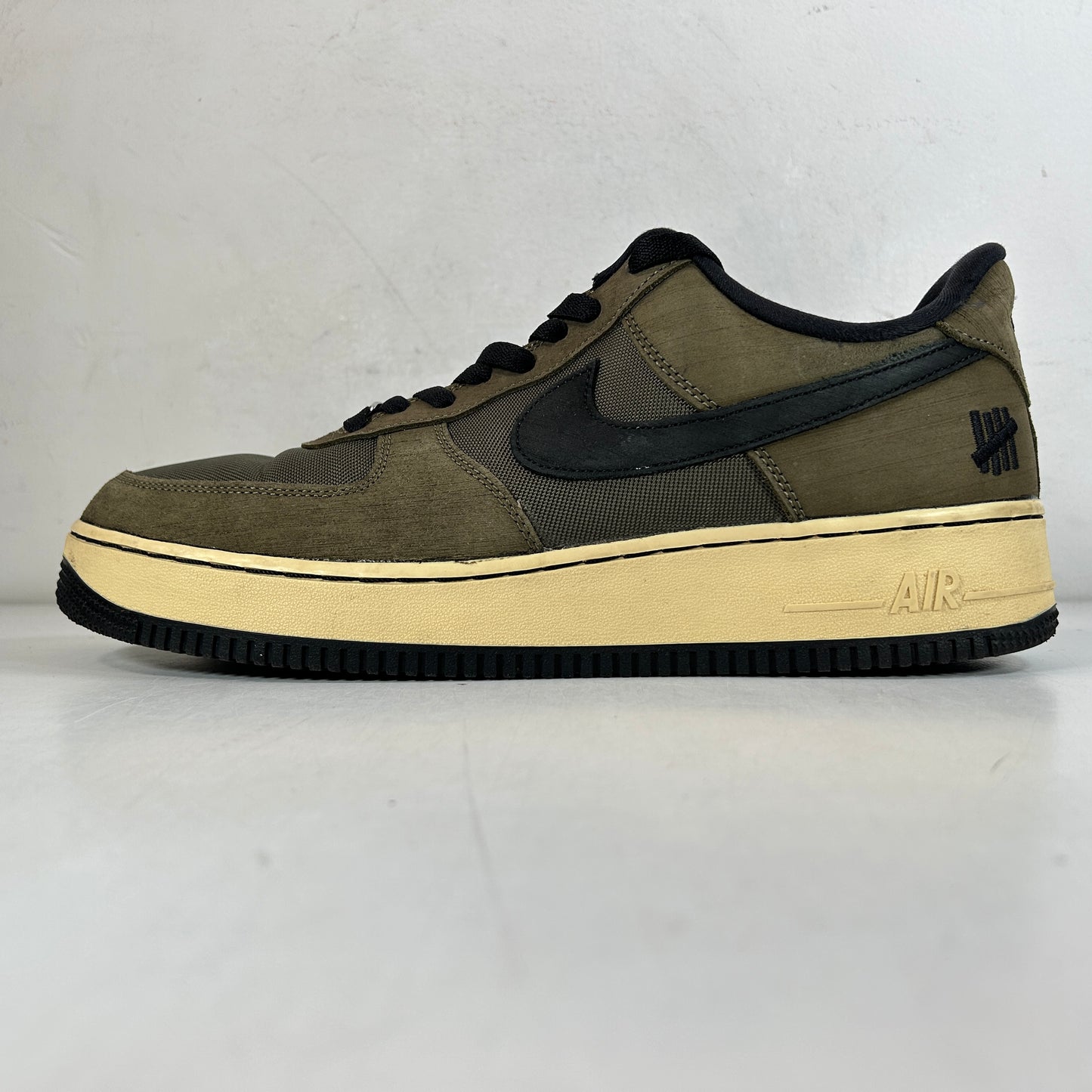 DH3064 300 Nike Air Force 1 Low SP Undefeated [USED] - 12 M (Used)