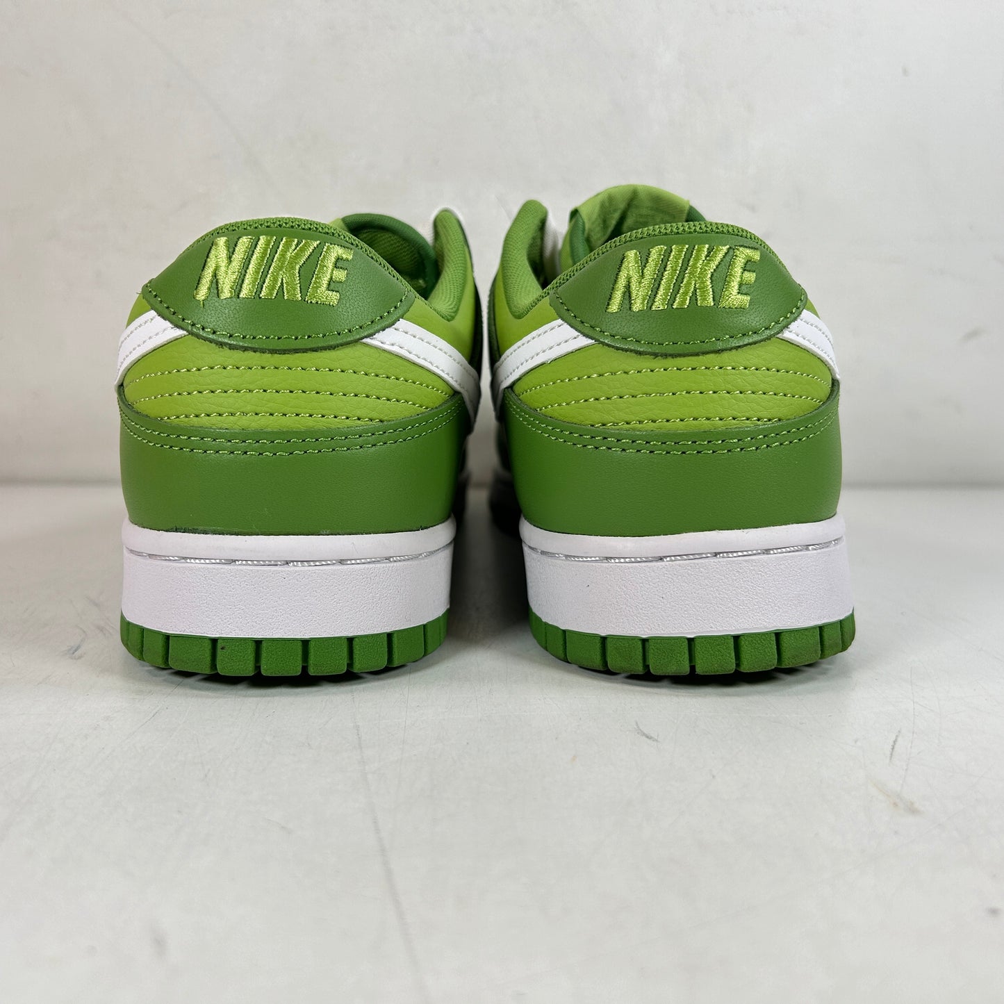 DJ6188 300 Nike Dunk Low Chlorophyll [USED] - 10.5 M (Used)