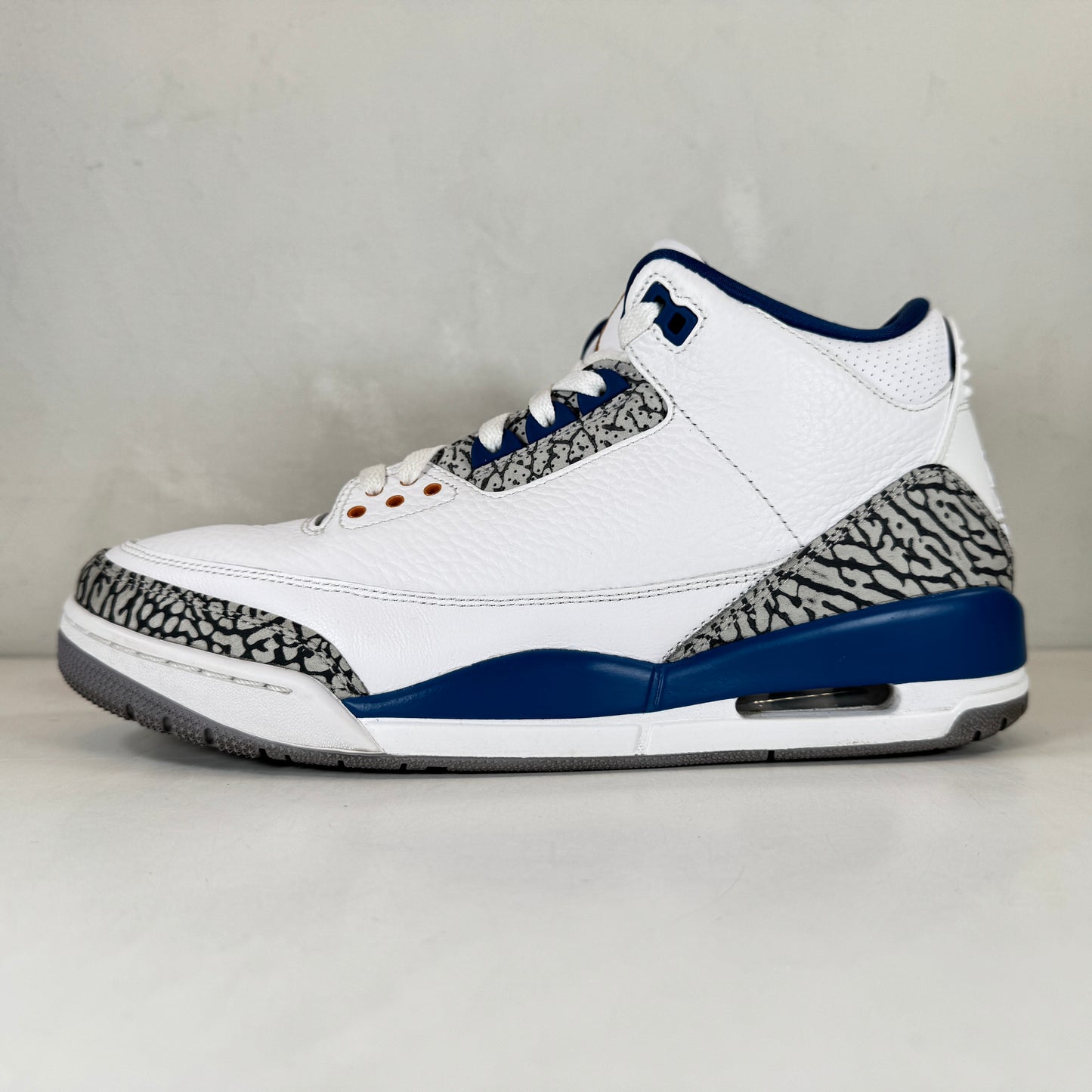 CT8532 148 Jordan 3 Retro Magos