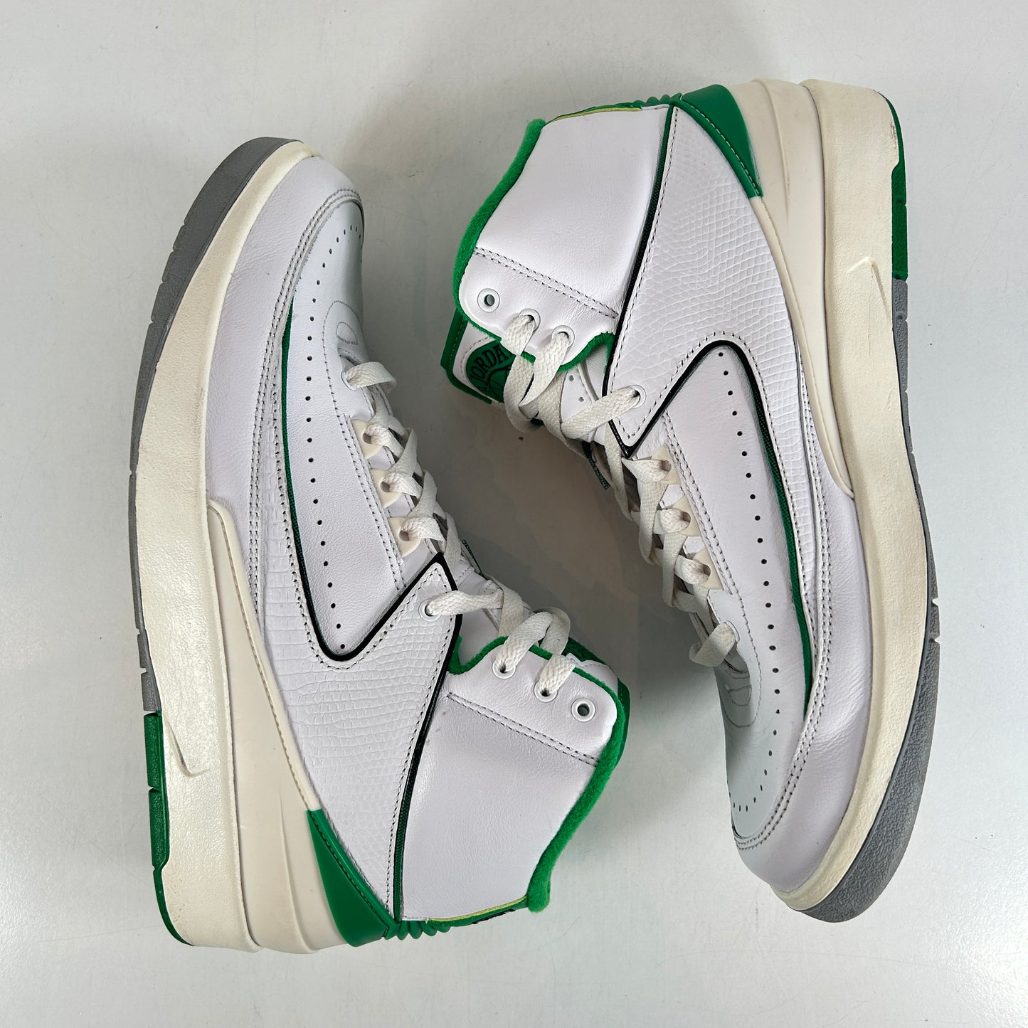 DR8884 103 Jordan 2 Retro Lucky Green - 9.5 M (Used)