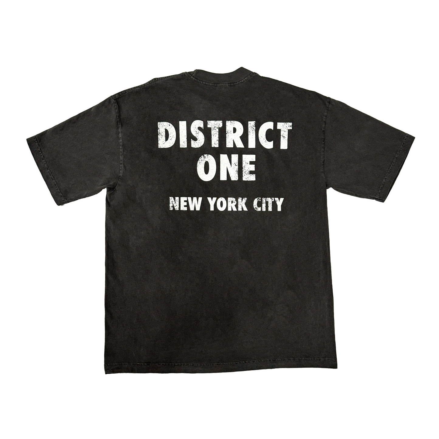 Camiseta con logo grunge de District One, color negro vintage