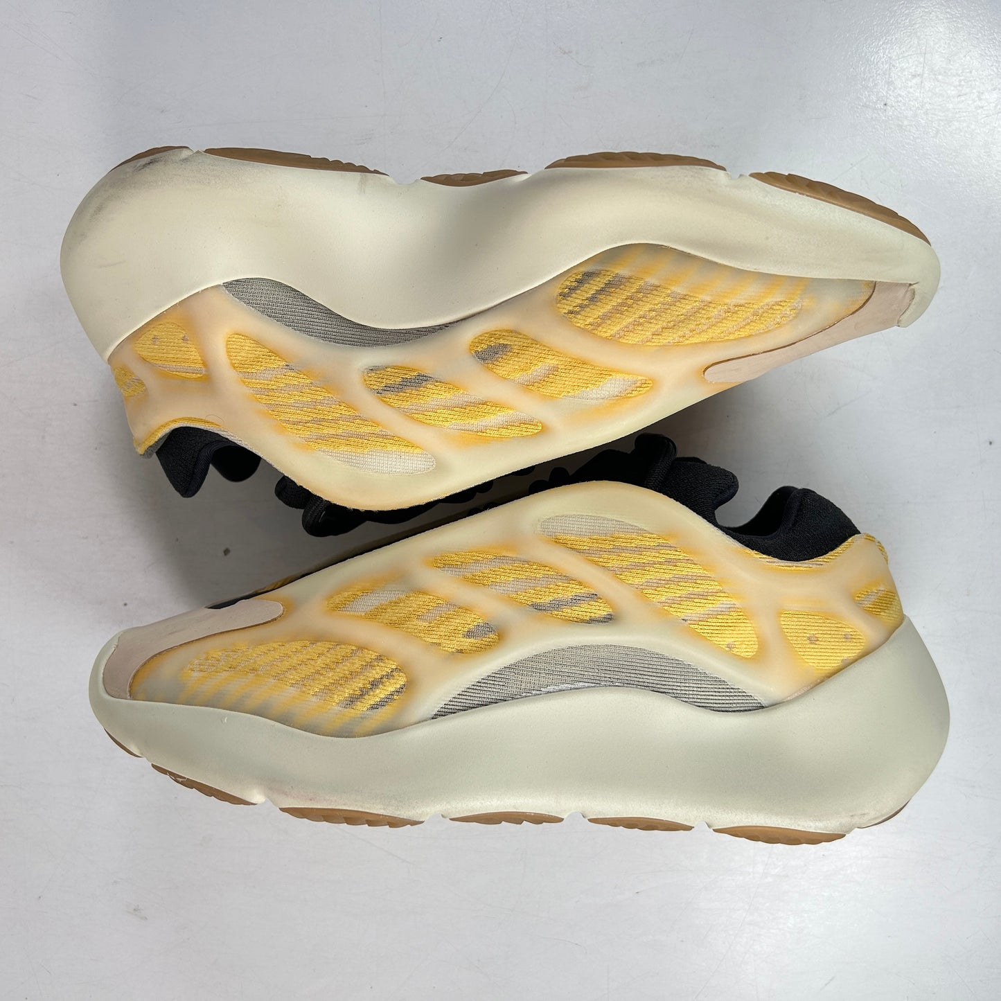HP5425 adidas Yeezy 700 V3 Mono Safflower [USED] - 6 M (Used)