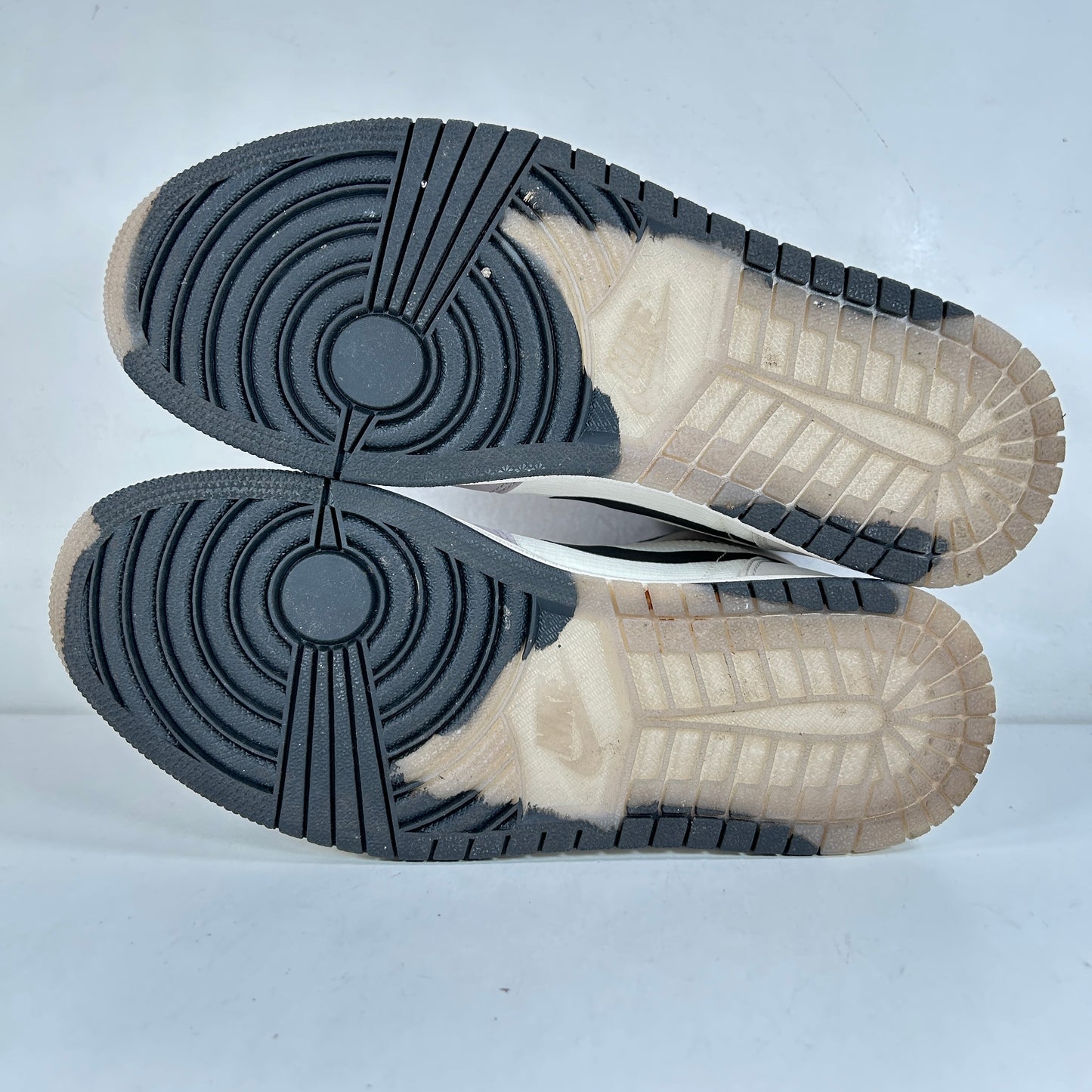 DB2889 100 Jordan 1 Retro High Element Gore-Tex Light Bone [USED] - 8.5 M (VNDS)