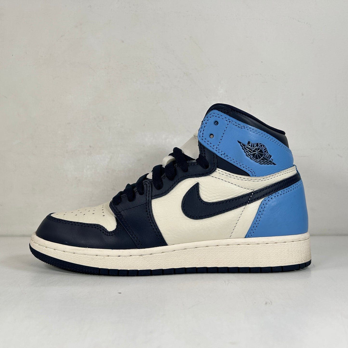 575441 140 Jordan 1 Retro High Obsidian (GS) [USED] - 6 Y (Used)