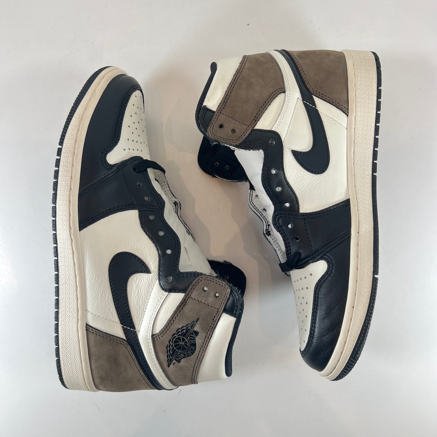 555088 105 Jordan 1 Mocha [USED] - 9.5 M (Used)