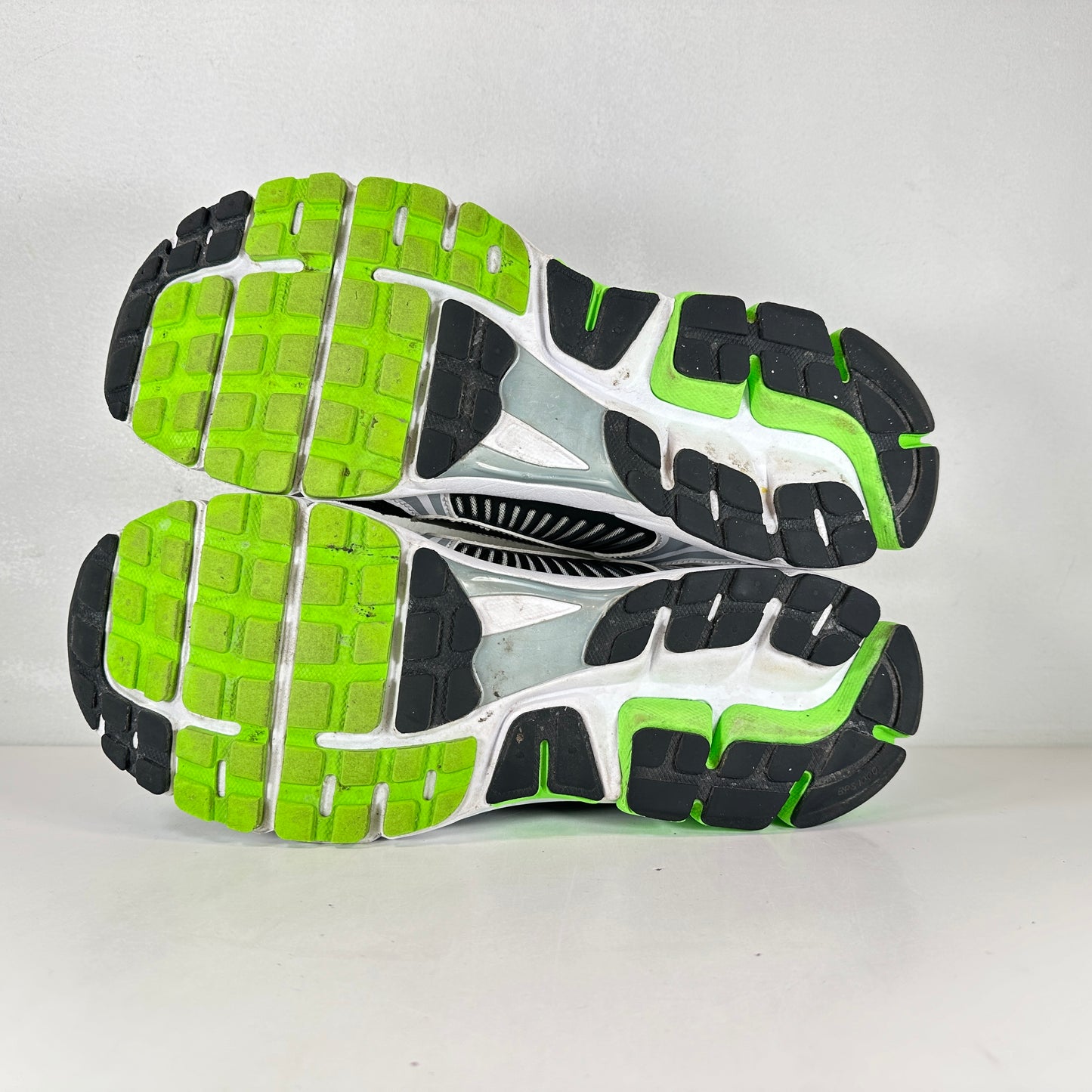 CI1694 300 Nike Zoom Vomero 5 Electric Green Black [USED] - 12 M (Used)