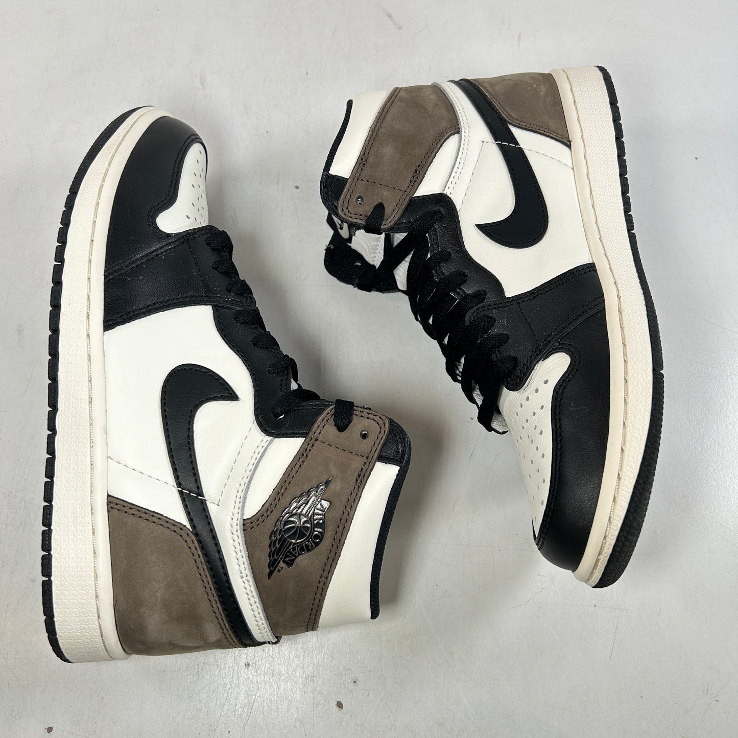 555088 105 Jordan 1 Retro High Dark Mocha [USED] - 8 M (Used2)