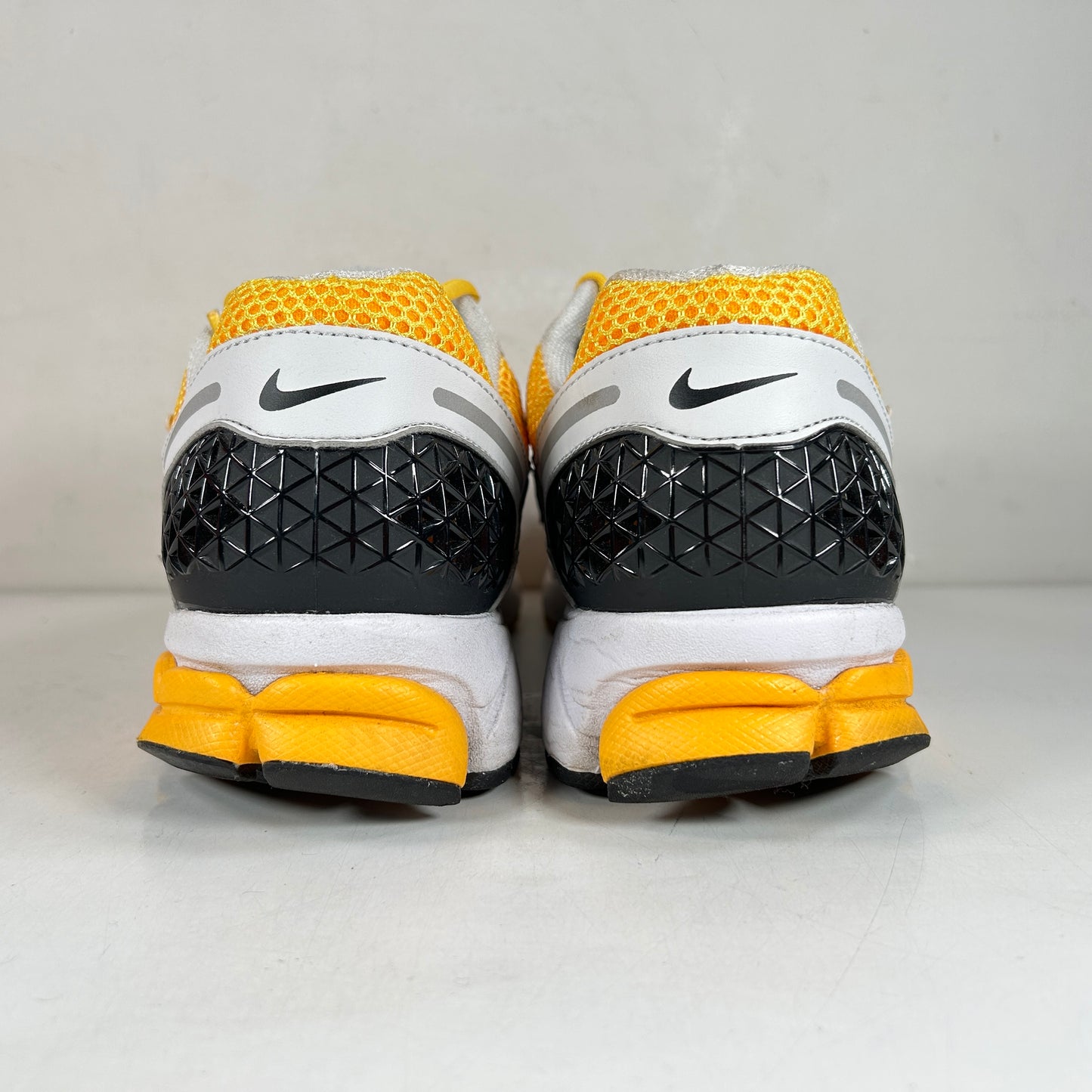 FB9149 002 Nike Zoom Vomero 5 Photon Dust Laser Orange [USED] - 10.5 M (Used)