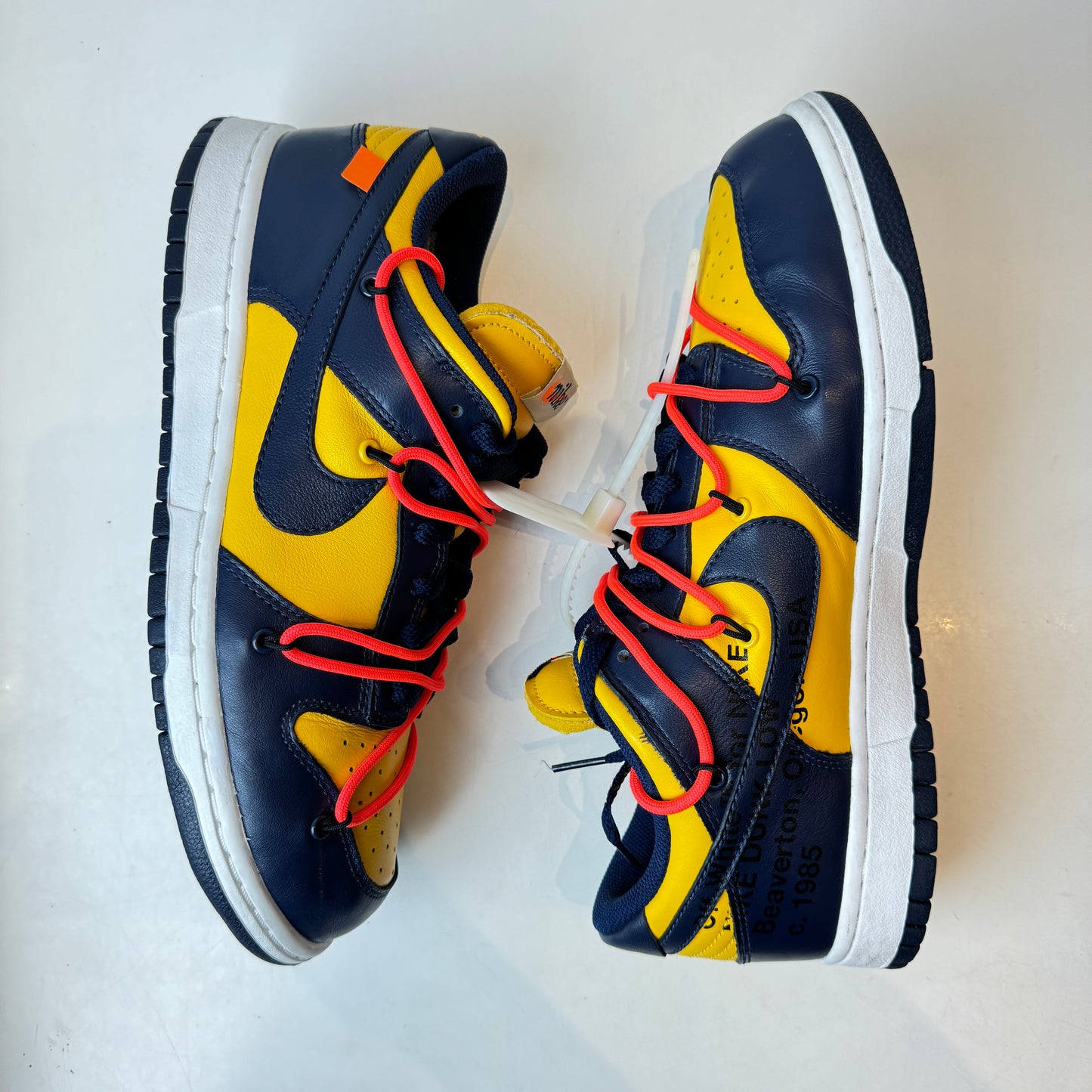 CT0856 700 Dunk Low Off-White University Gold [USED] - 10 M (Used)