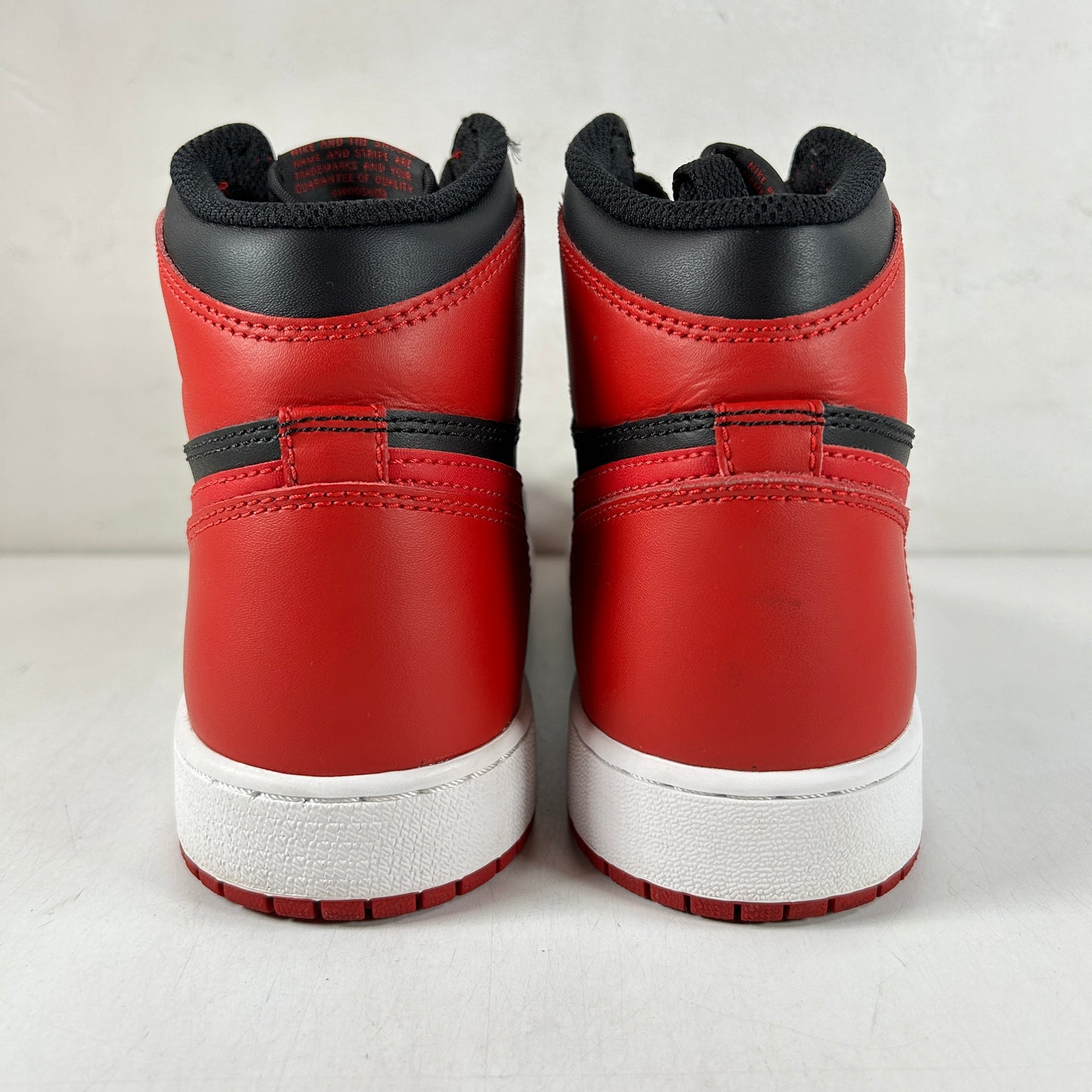 575441 001 Jordan 1 Retro Bred Banned (2016) (GS) [USED] - 7 Y (Used)