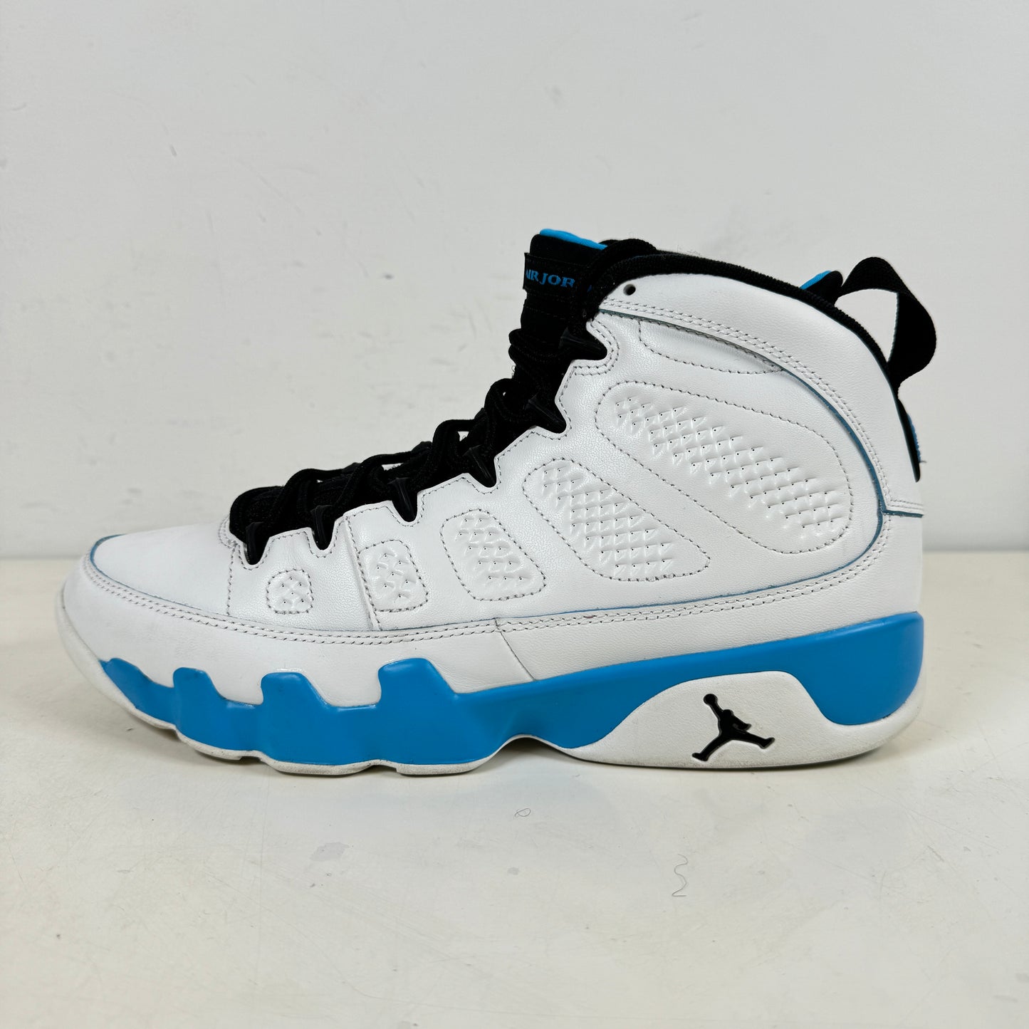 FQ8992 101 Jordan 9 Retro Powder Blue (2024) [USED] - 10.5 M (Used)