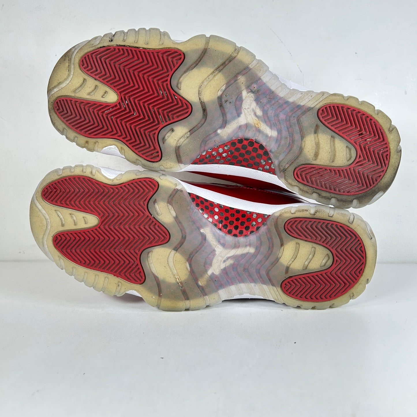 CT8012 116 Jordan 11 Retro Cherry (2022) [USED] - 11.5 M (Used)