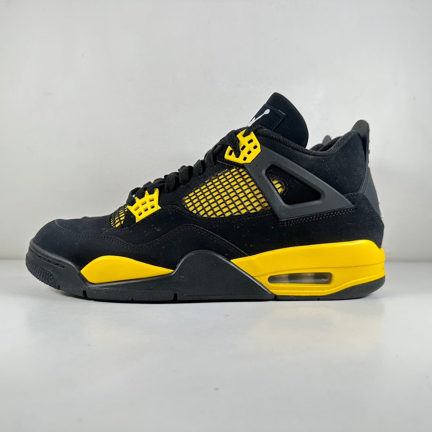 DH6927 017 Jordan 4 Retro Thunder [USED] - 10 M (Used)