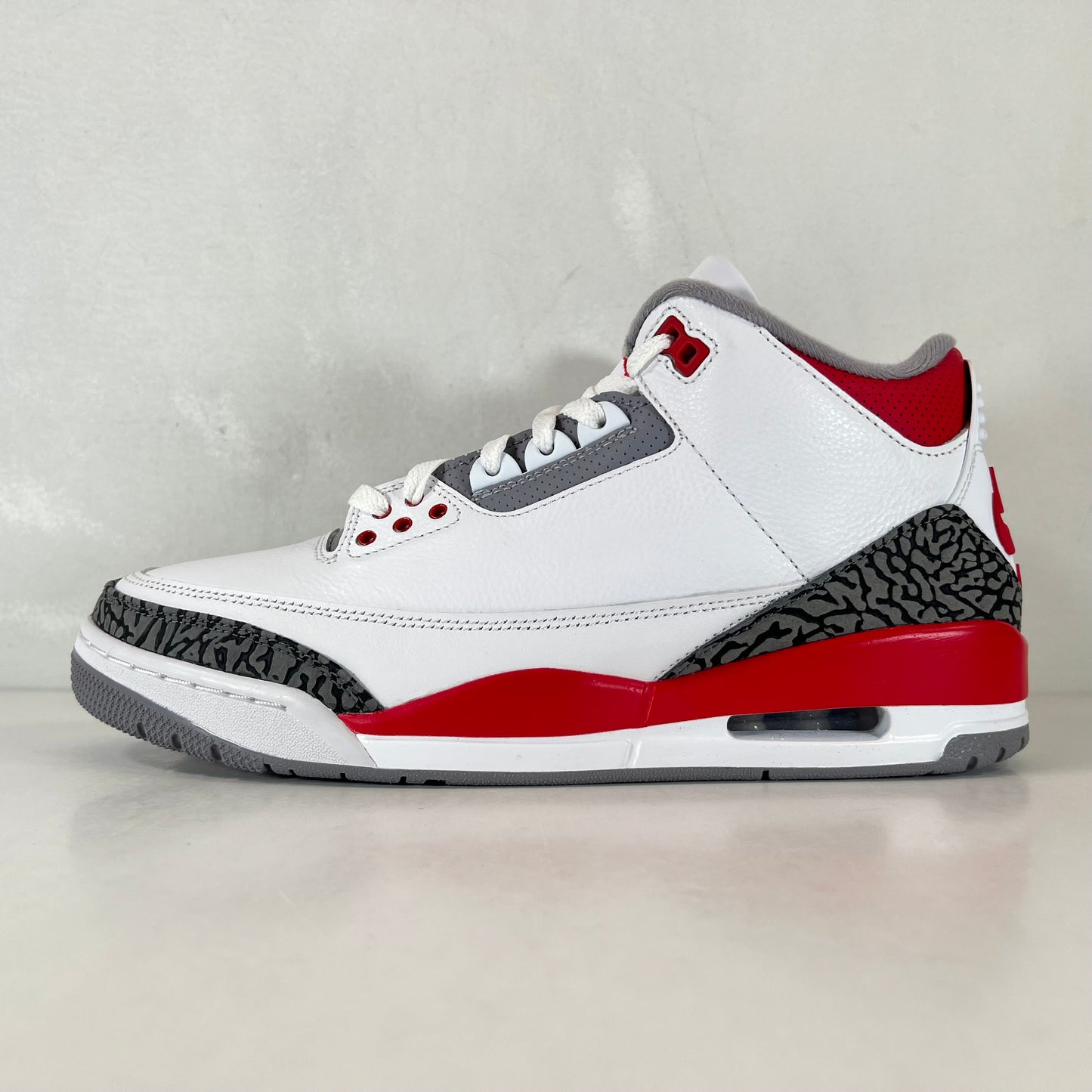 DN3707 160 Jordan 3 Retro Rojo fuego (2022)