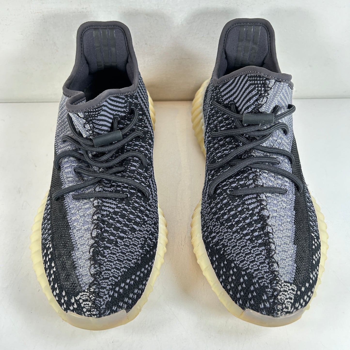 FZ5000 Yeezy 350 V2 Carbono