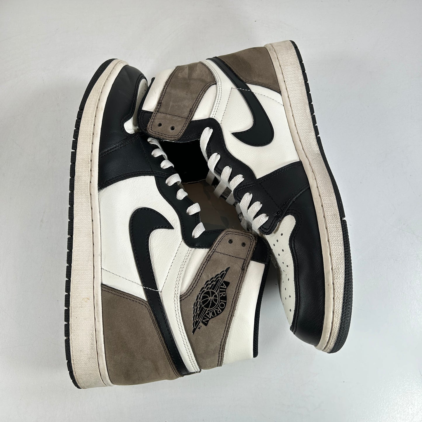 555088 105 Jordan 1 Mocha [USED] - 14 M (Used2)