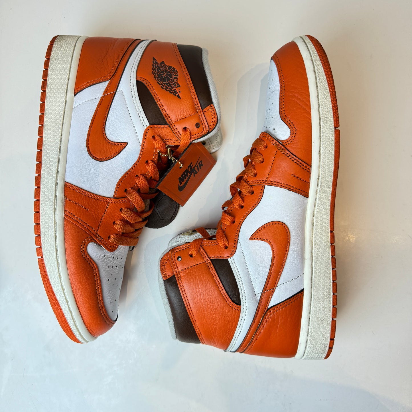 DO9369 101 Jordan 1 Retro High OG Starfish (Mujeres)