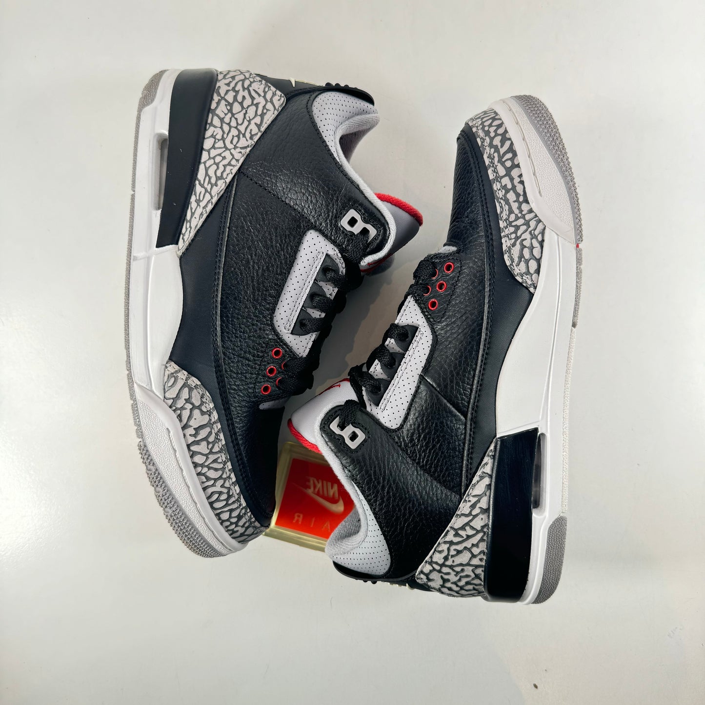 854262 001 Jordan 3 Black Cement 2018 [USED] - 8 M (Used2)