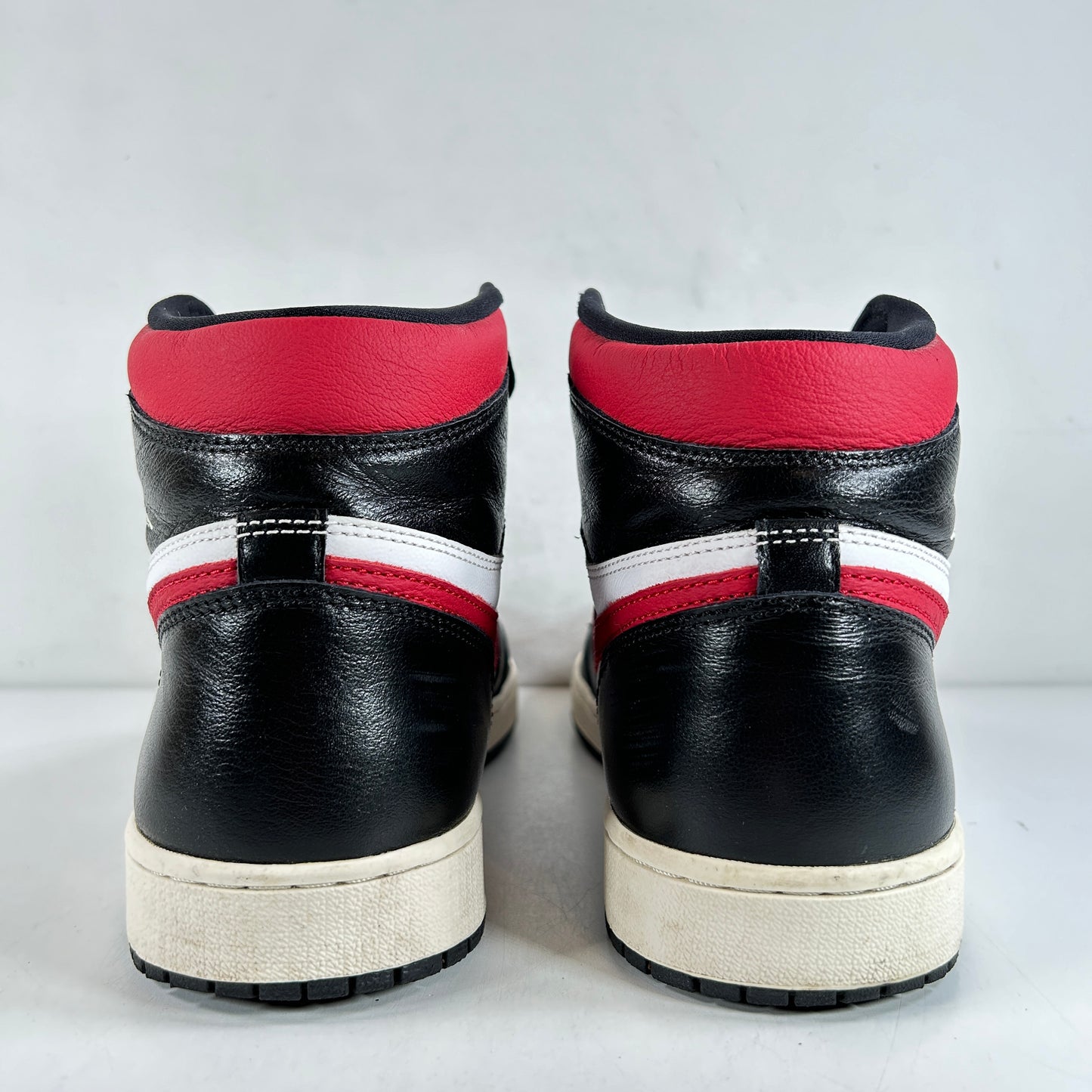555088 061 Jordan 1 Retro High Black Gym Red [USED] - 12 M (Used)